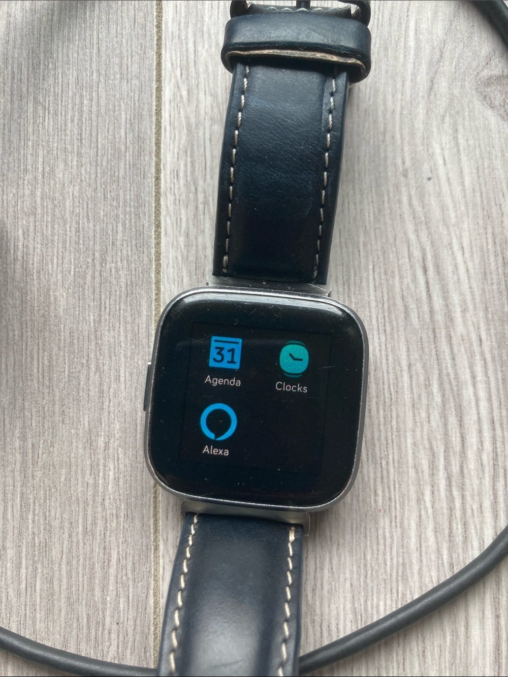 Fitbit versa 2 smartwatch, includes charger, 8-10 straps/bands - Picture 11 of 12